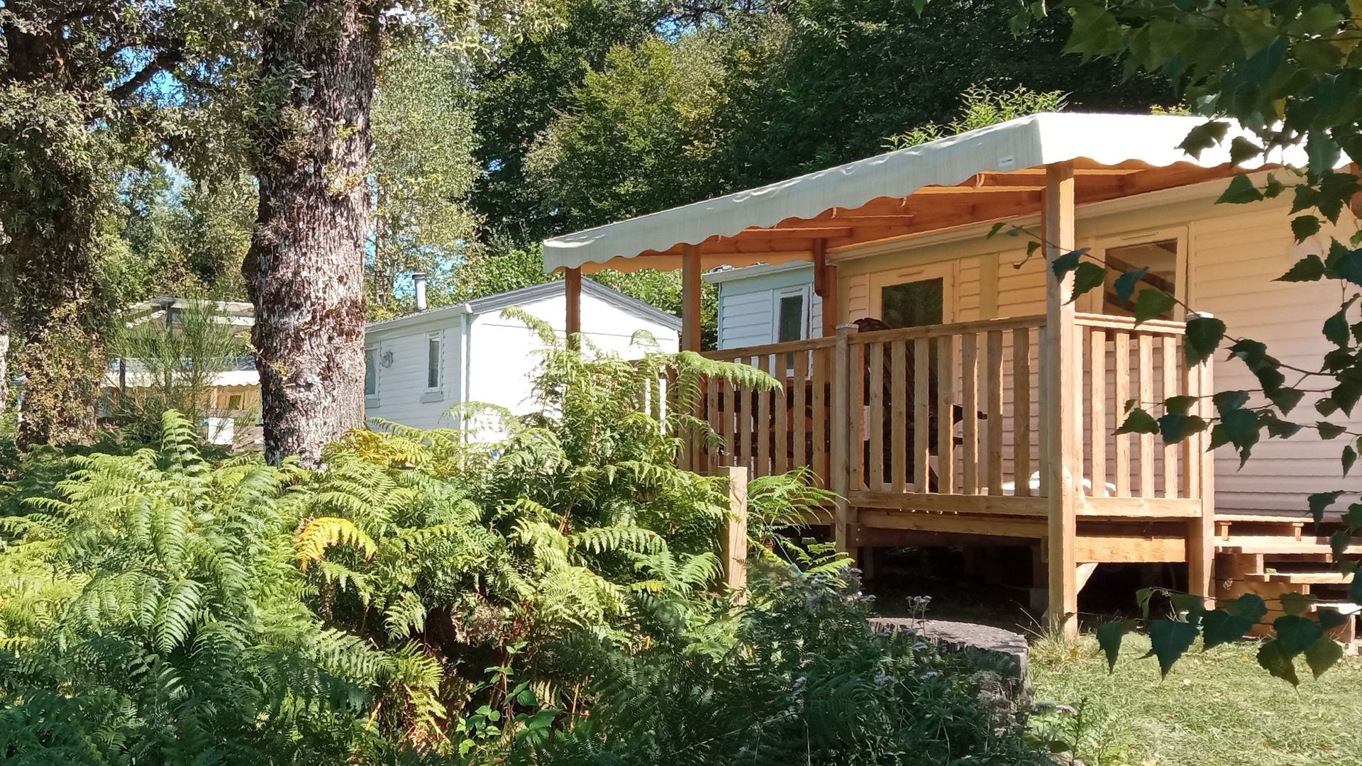 Mobilhome en Aveyron au bord d'un lac