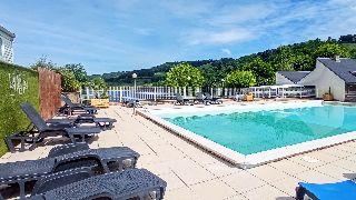 Camping La Romiguiere : La piscine et le lac