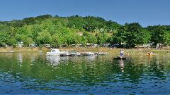 Camping La Romiguiere : Le camping vu du lac