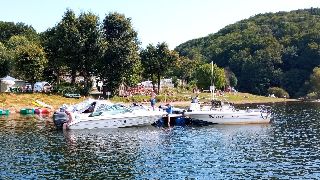 Camping La Romiguiere : Le ponton et les bateaux