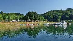 Camping La Romiguiere : Les bateaux devant le camping