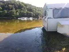 Camping La Romiguiere : 2019 07 04 il voulait un emplacement au bord de l eau